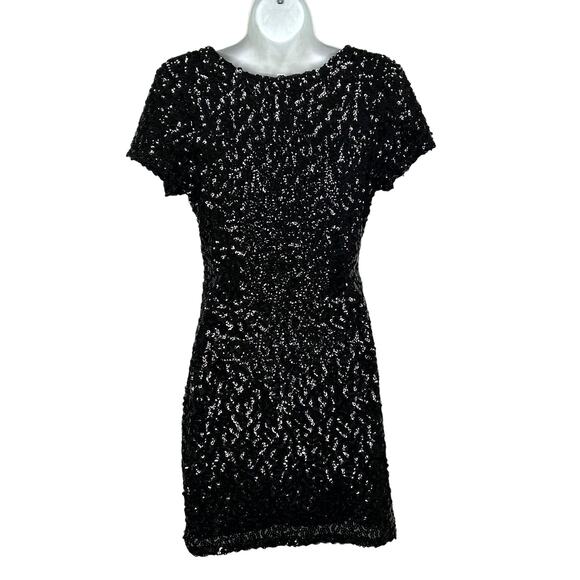 Pretty Guide Black V-Neck Sequin Knee Length Short Sleeve Glam Vixen Dress - Picture 4 of 7